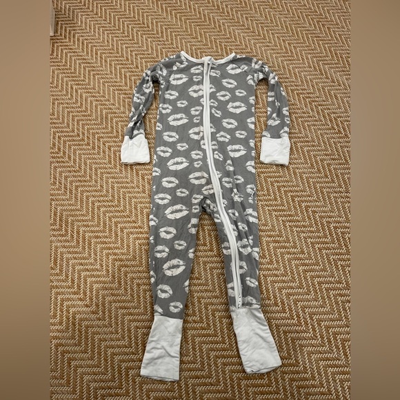 Little Sleepies size 12-18 months - Picture 1 of 3